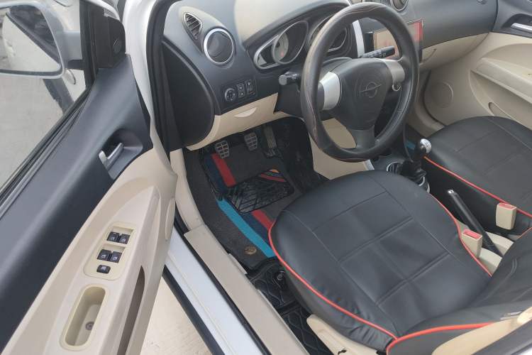 Used Haima Qubit 2013 1.3L Manual Cool Edition Interior 3