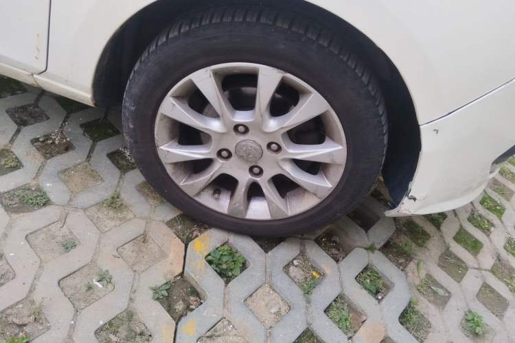 Used Haima Qubit 2013 1.5L AMT Dynamic Edition Right Front Wheel Hub