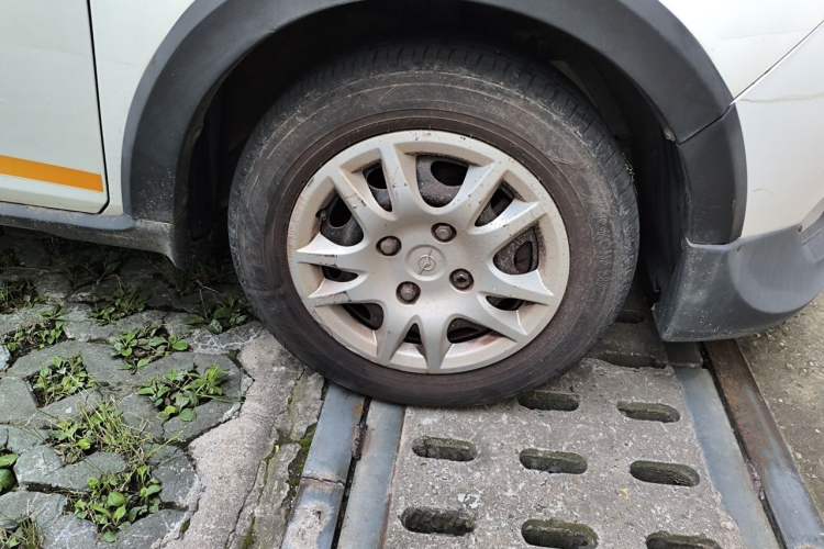 Used Haima Qubit 2015 1.3L Manual Qingcong Edition Right Front Wheel Hub