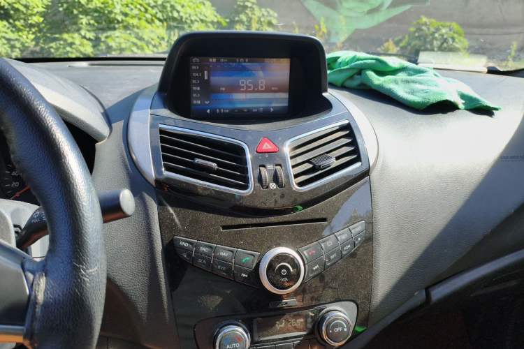Used Haima S5 2014 1.6L Manual ZhiZun Version Audio And AC Panel