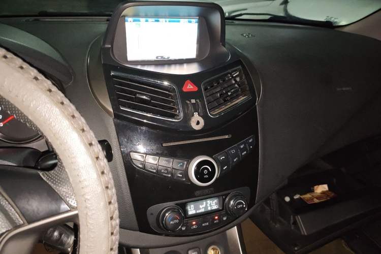 Used Haima S5 2014 1.6L Manual ZhiZun Version Audio And AC Panel