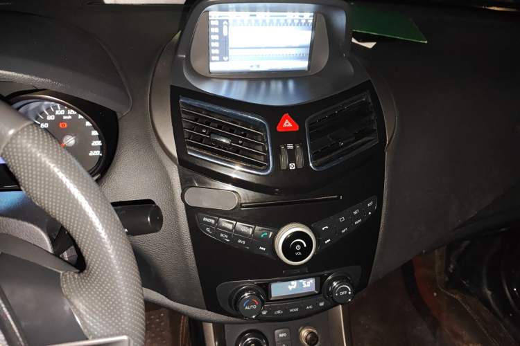 Used Haima S5 2014 1.6L Manual ZhiZun Version Audio And AC Panel
