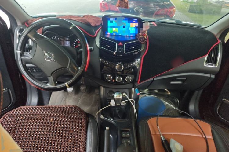 Used Haima S5 2014 1.6L Manual ZhiLe Model Center Console