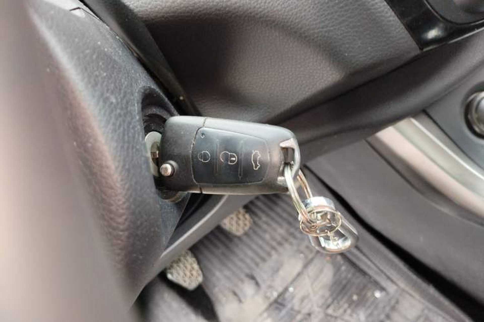 Used Haima S5 2014 1.6L Manual ZhiCheng Model Interior 1