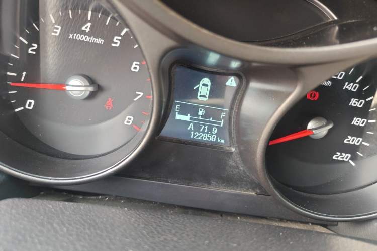 Used Haima S5 2014 1.6L Manual ZhiZun Version Odometer Close Up