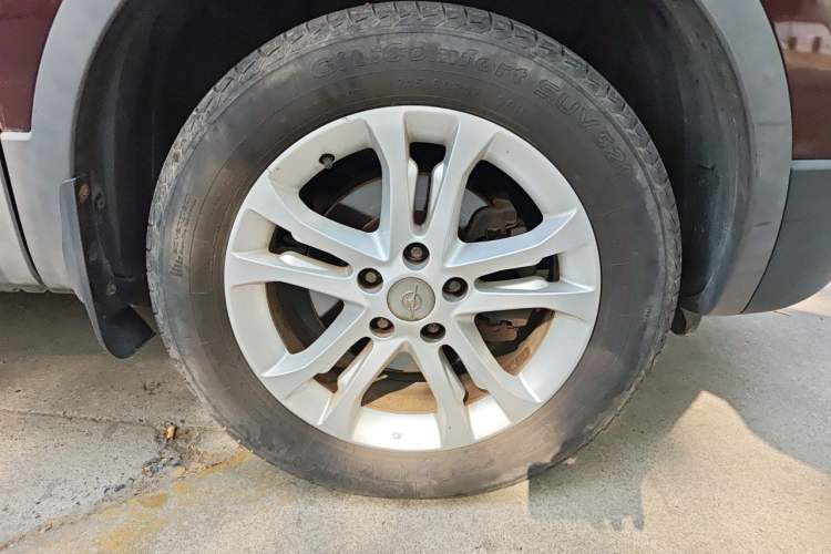 Used Haima S5 2014 1.6L Manual ZhiZun Version Right Front Wheel Hub