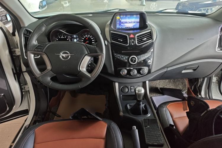 Used Haima S5 2014 1.6L Manual ZhiXuan Model Center Console