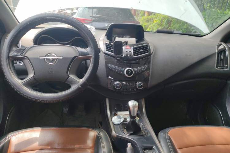Used Haima S5 2014 1.6L Manual ZhiCheng Model Center Console