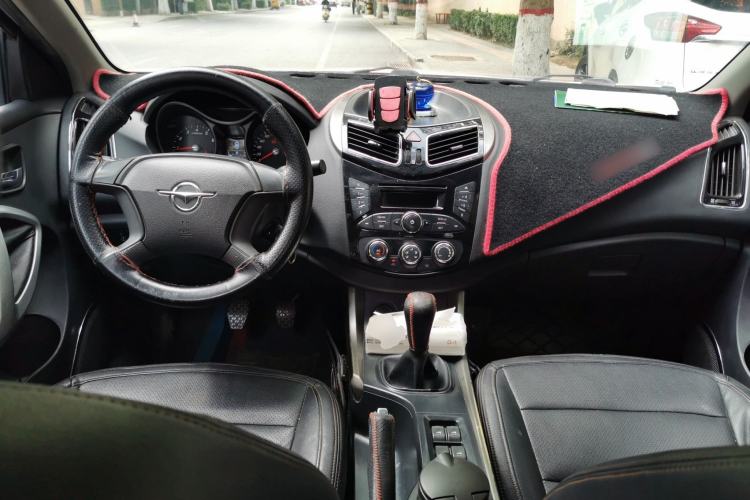 Used Haima S5 2014 1.6L Manual ZhiLe Model Center Console