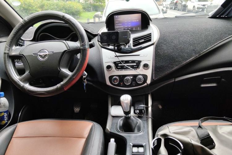 Used Haima S5 2014 1.6L Manual ZhiLe Model Center Console