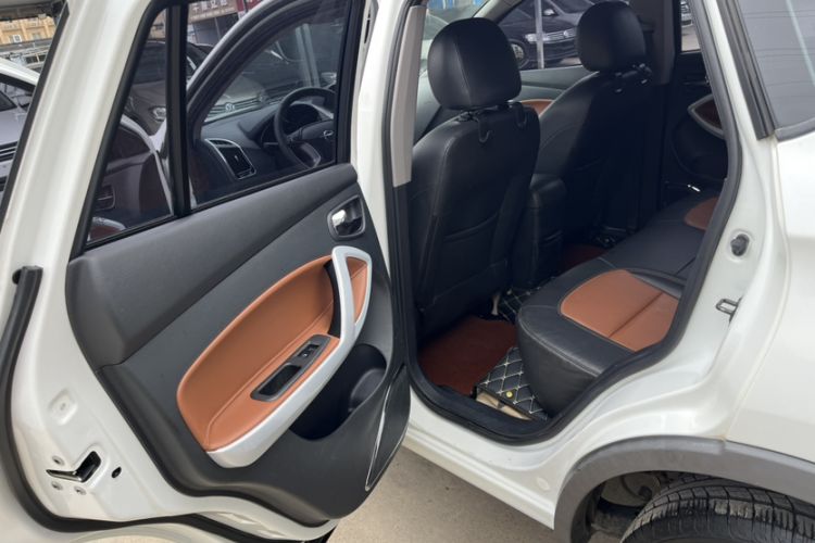 Used Haima S5 2014 1.6L Manual ZhiCheng Model Interior 1