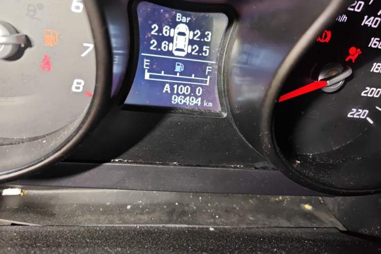Used Haima S5 2014 1.6L Manual ZhiZun Version Odometer Close Up