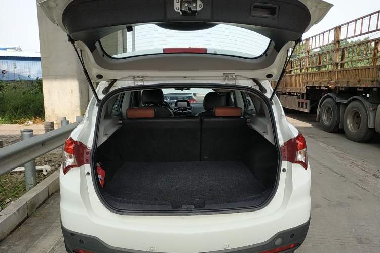 Used Haima S5 2014 1.6L Manual ZhiCheng Model Trunk