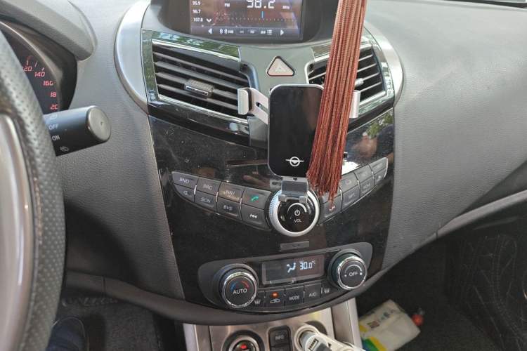 Used Haima S5 2015 1.5T CVT Flagship Model Audio And AC Panel