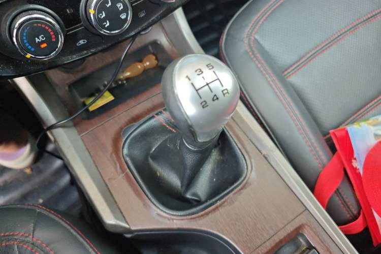Used Haima S5 2015 1.6L Manual Luxury Model with Sunroof Gear Lever