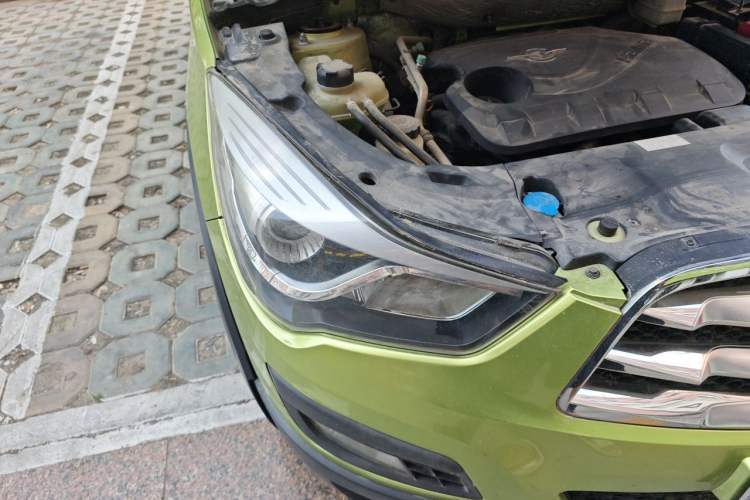 Used Haima S5 2015 1.6L Manual Luxury Model with Sunroof Right Front Headlight