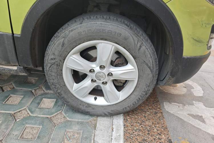 Used Haima S5 2015 1.6L Manual Luxury Model with Sunroof Right Front Wheel Hub