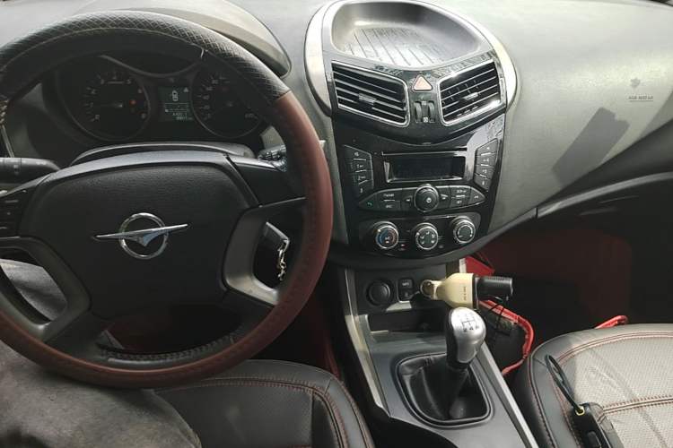 Used Haima S5 2015 1.6L Manual Luxury Model with Sunroof Center Console