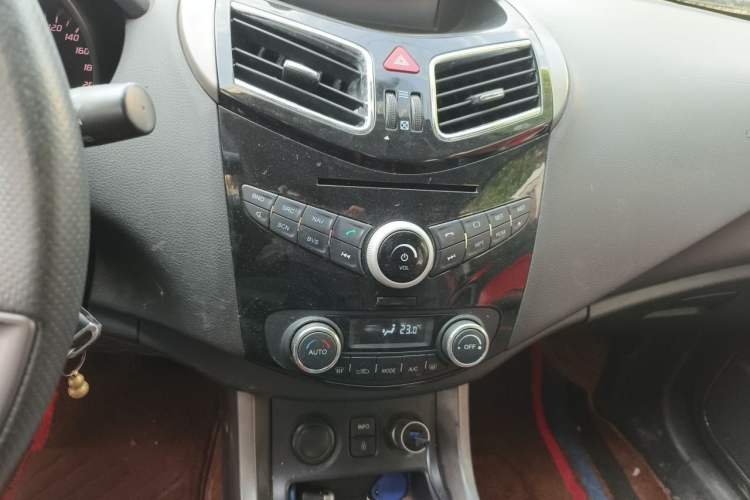 Used Haima S5 2015 1.5T Manual Smart Luxury Sport Edition Audio And AC Panel