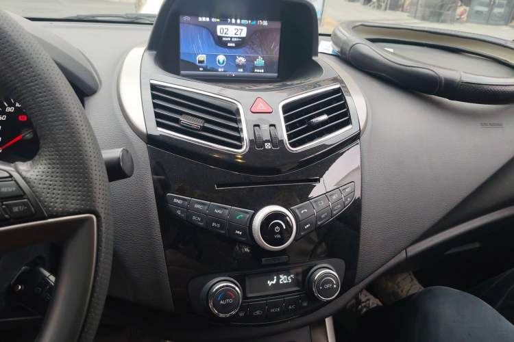 Used Haima S5 2015 1.5T CVT Luxury Sport Edition Audio And AC Panel