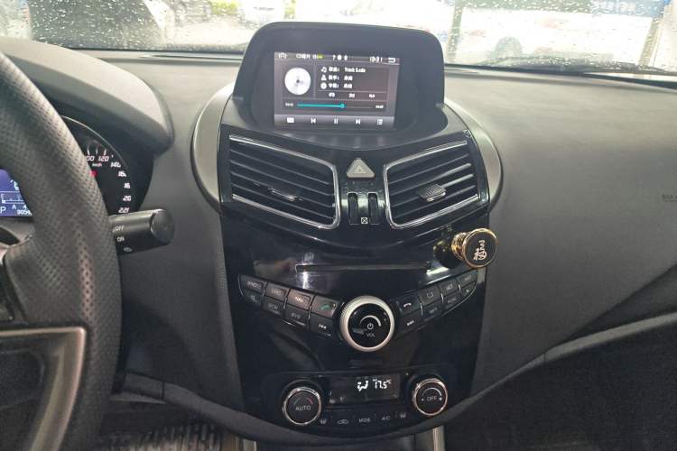 Used Haima S5 2015 1.5T CVT Flagship Model Audio And AC Panel