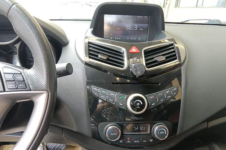 Used Haima S5 2015 1.5T CVT Flagship Model Audio And AC Panel