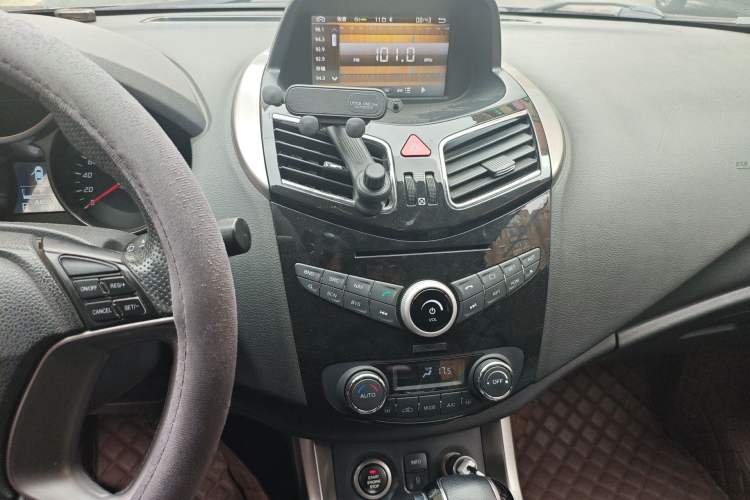 Used Haima S5 2015 1.5T CVT Flagship Model Audio And AC Panel