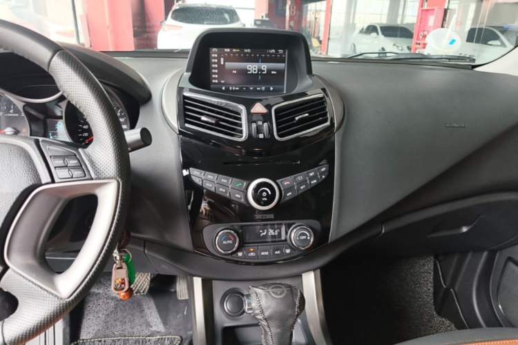Used Haima S5 2015 1.5T CVT Luxury Sport Edition Audio And AC Panel