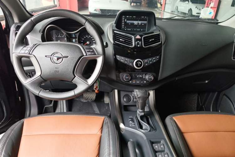 Used Haima S5 2015 1.5T CVT Luxury Sport Edition Center Console