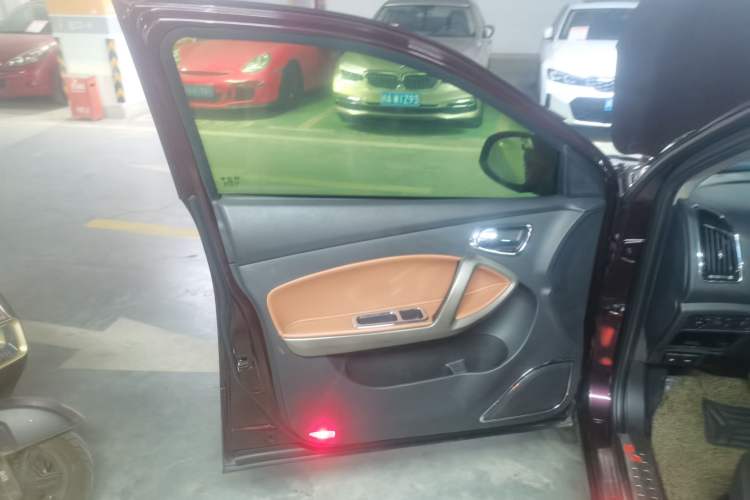 Used Haima S5 2015 1.5T CVT Flagship Model Interior 7