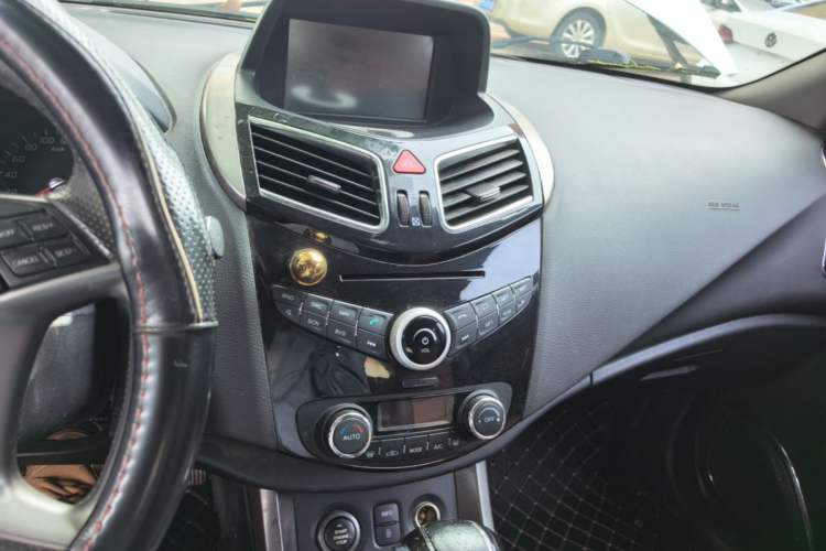 Used Haima S5 2015 1.5T CVT Flagship Model Audio And AC Panel