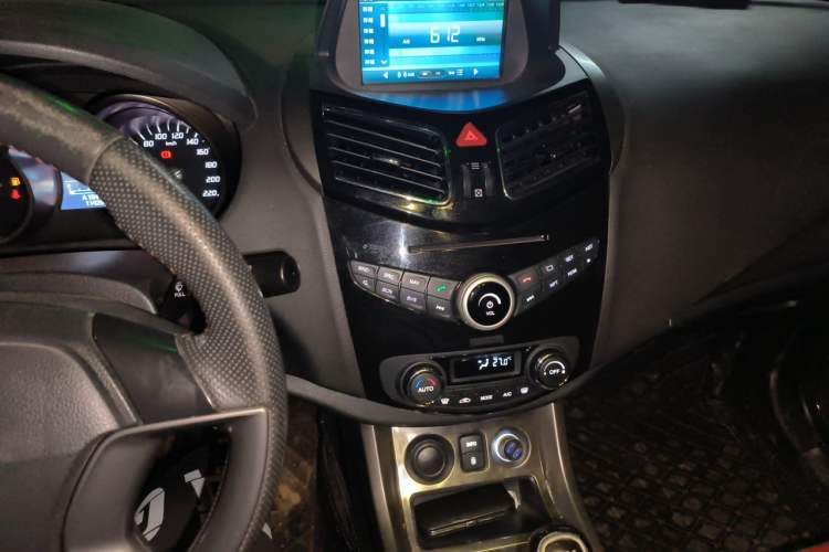 Used Haima S5 2015 1.5T Manual Smart Luxury Sport Edition Audio And AC Panel