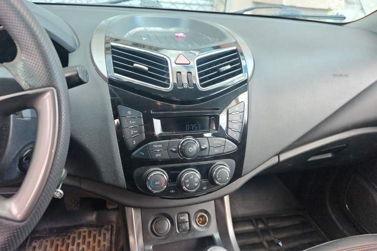 Used Haima S5 2015 1.6L Manual Luxury Model with Sunroof Audio And AC Panel