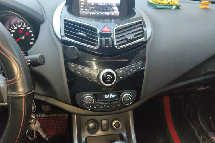 Used Haima S5 2015 1.5T Manual Smart Luxury Sport Edition Audio And AC Panel