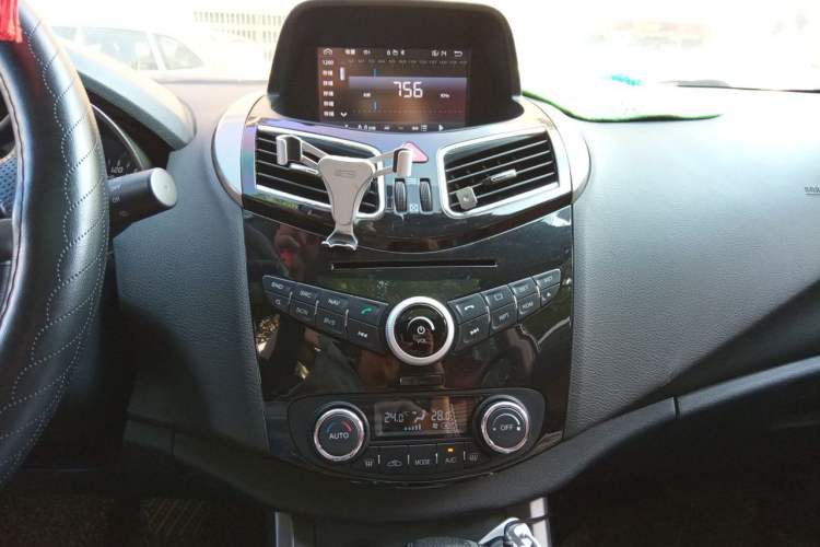 Used Haima S5 2015 1.5T CVT Flagship Model Audio And AC Panel