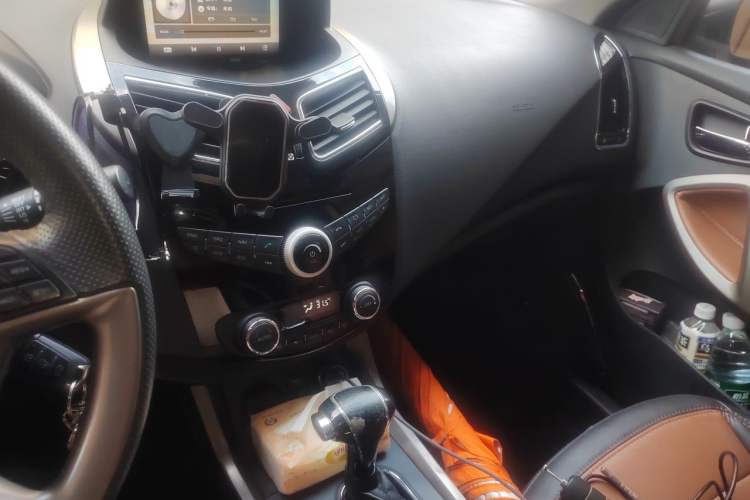 Used Haima S5 2015 1.5T CVT Luxury Sport Edition Audio And AC Panel