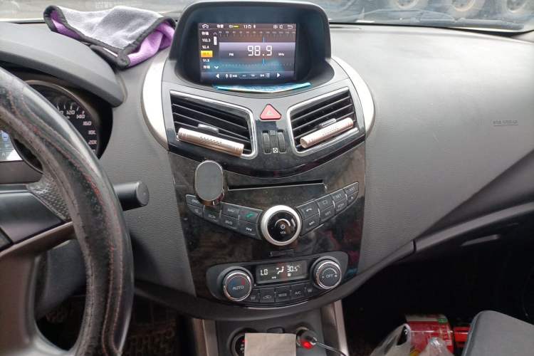 Used Haima S5 2015 1.5T Manual Flagship Model Audio And AC Panel