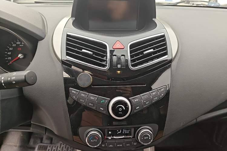 Used Haima S5 2015 1.5T CVT Flagship Model Audio And AC Panel
