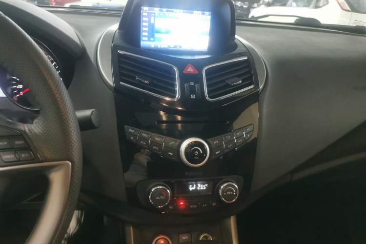 Used Haima S5 2015 1.5T CVT Flagship Model Audio And AC Panel