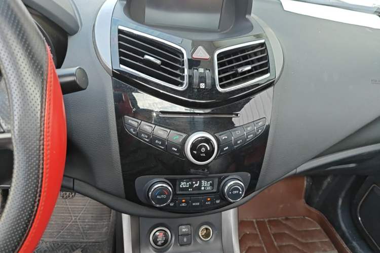 Used Haima S5 2015 1.5T Manual Flagship Model Audio And AC Panel