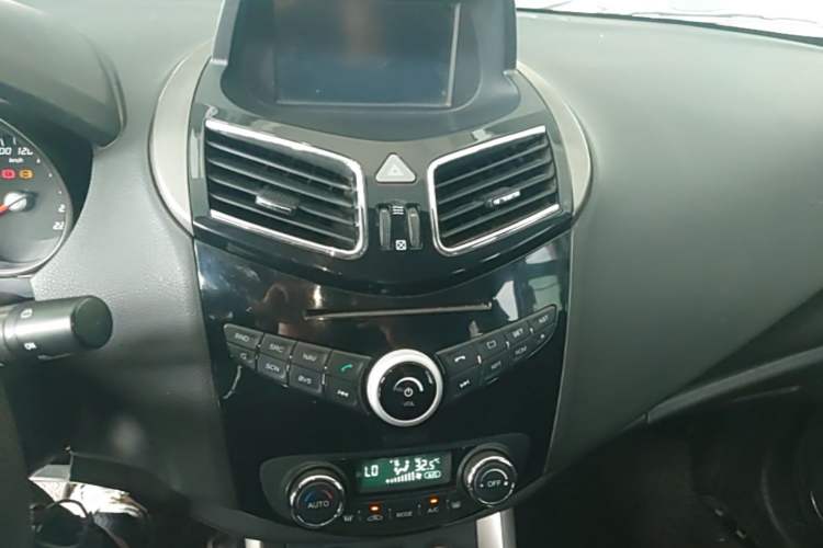 Used Haima S5 2015 1.6L Manual Smart Luxury Model Audio And AC Panel