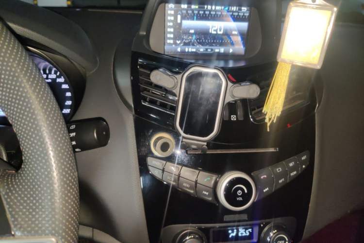 Used Haima S5 2015 1.5T Manual Comfort-Style Sport Edition Audio And AC Panel