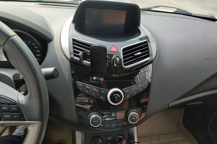 Used Haima S5 2015 1.5T Manual Smart Luxury Sport Edition Audio And AC Panel