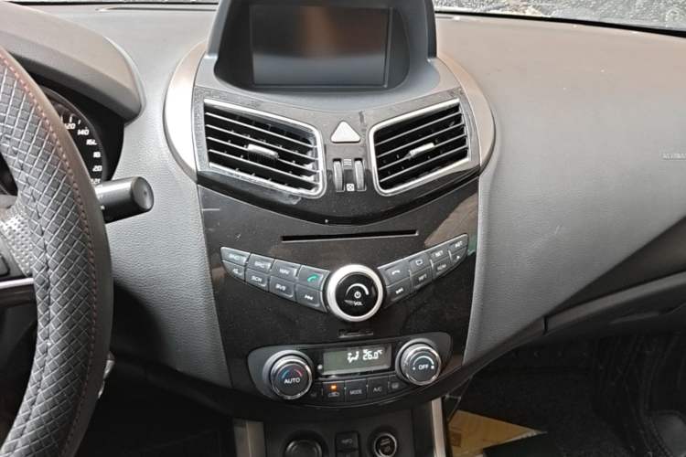 Used Haima S5 2015 1.5T CVT Luxury Sport Edition Audio And AC Panel