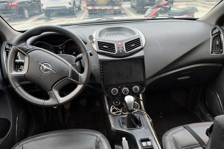 Used Haima S5 2015 1.6L Manual Comfort Model Center Console