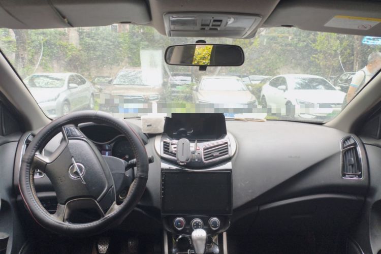 Used Haima S5 2015 1.6L Manual Luxury Model with Sunroof Center Console