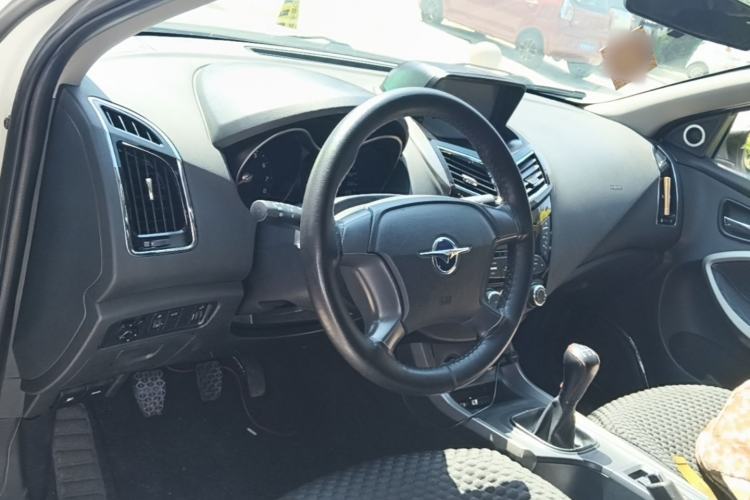 Used Haima S5 2015 1.6L Manual Comfort Model Center Console