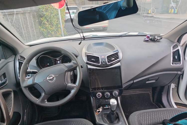 Used Haima S5 2015 1.6L Manual Comfort Model Center Console