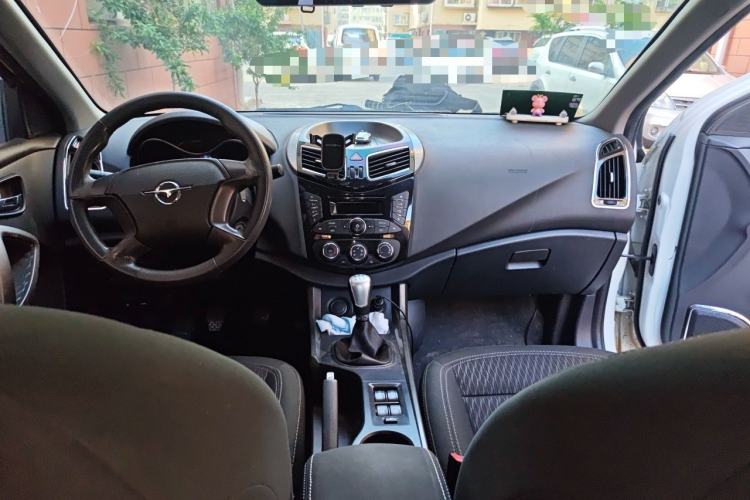 Used Haima S5 2015 1.6L Manual Comfort Model Center Console