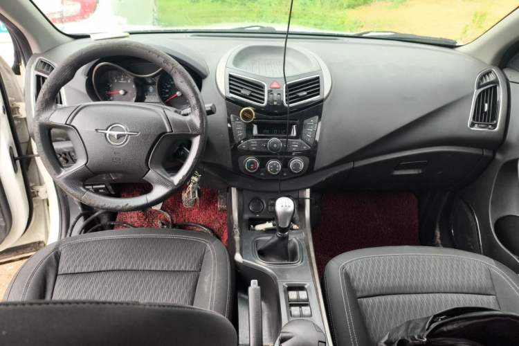 Used Haima S5 2015 1.6L Manual Comfort Model Center Console